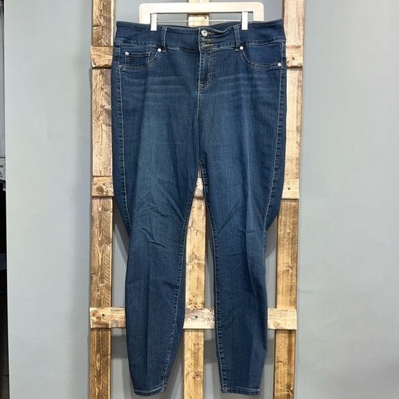 Torrid three button and zipper closure denim jeggings. Size 20XT. EUC - Picture 1 of 8